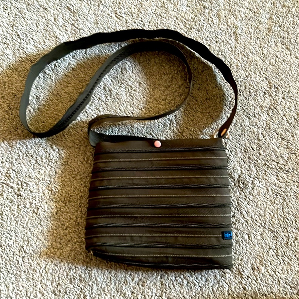 Zip-It Crossbody Bag Purse Olive Green Small Lightweight Zippers Snap Closure